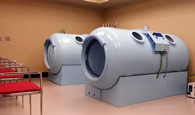 Facility with multiple hyperbaric chambers